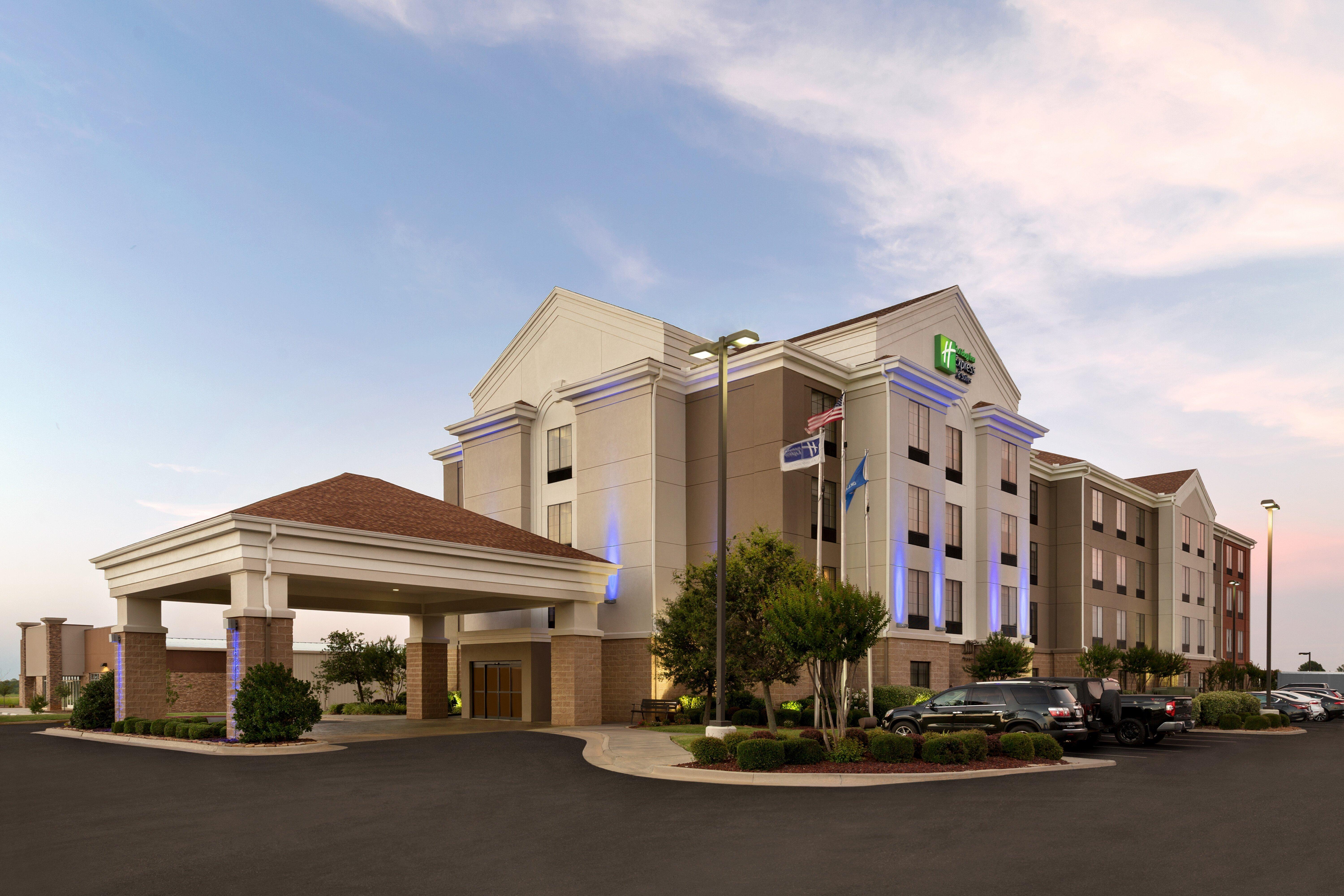 Holiday Inn Express & Suites Shawnee Exterior foto