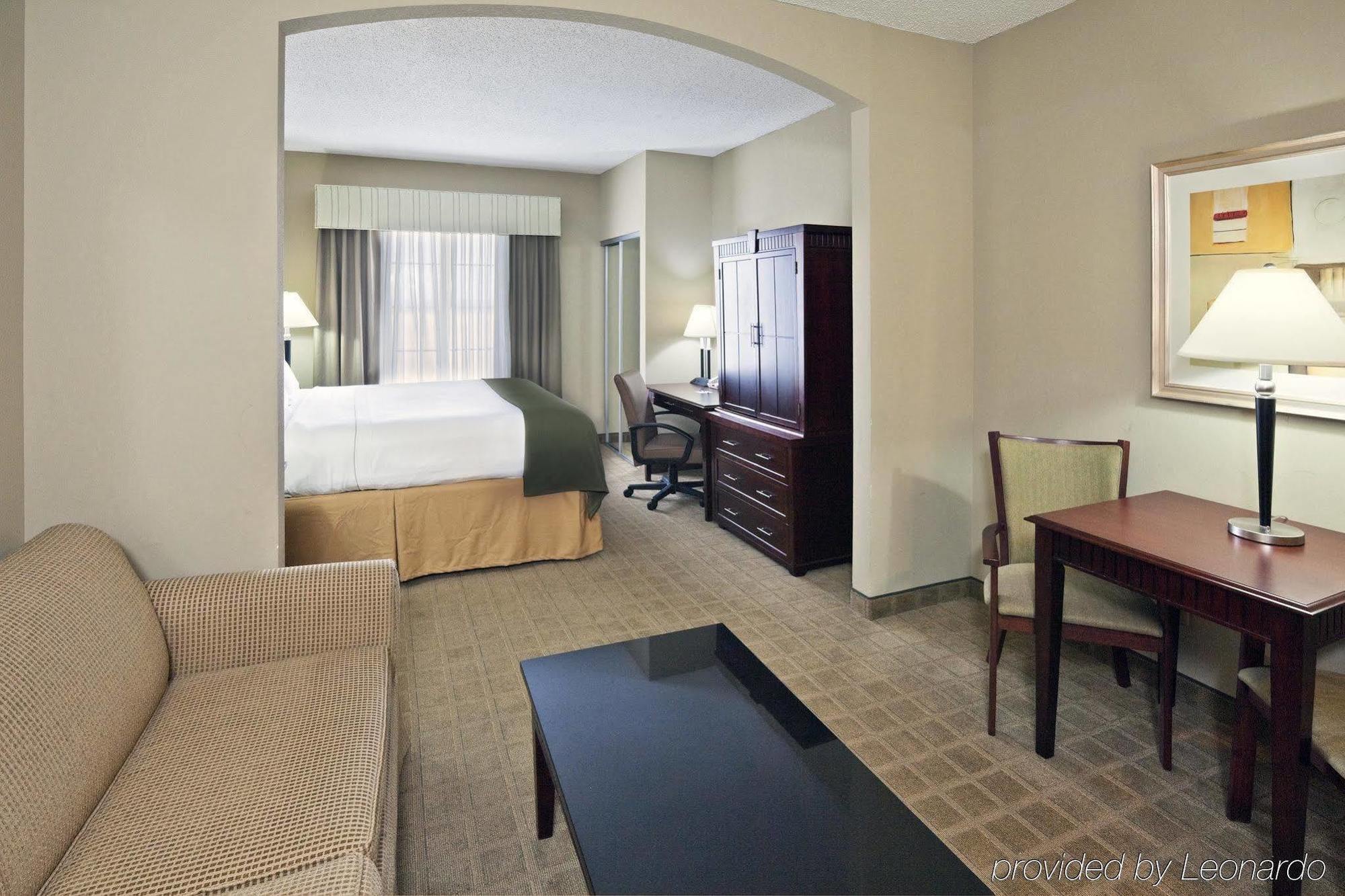 Holiday Inn Express Hotel & Suites Shawnee I-40, An Ihg Hotel Room photo